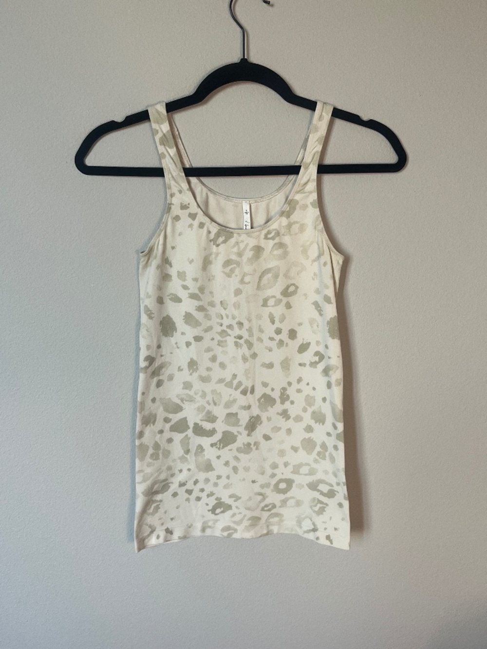 Aritzia Babaton Cheetah Festival & Whimsical Tank Top Woman's Size S